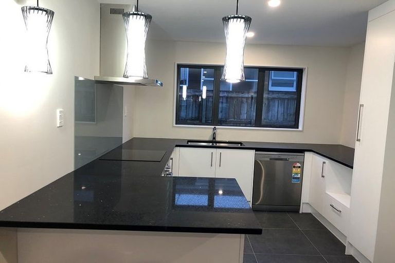 Photo of property in 228c Pakuranga Road, Pakuranga Heights, Auckland, 2010