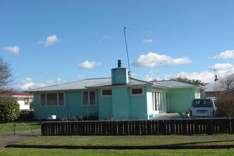 Photo of property in 16 Taylor Street, Carterton, 5713