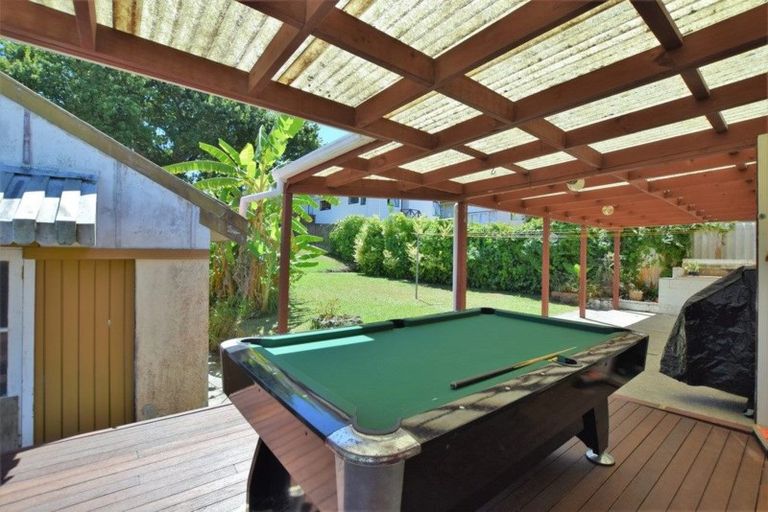 Photo of property in 25 Stottholm Road, Titirangi, Auckland, 0604