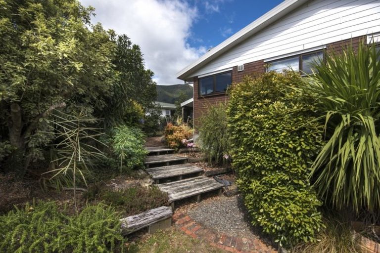 Photo of property in 243a Waikawa Road, Waikawa, Picton, 7220