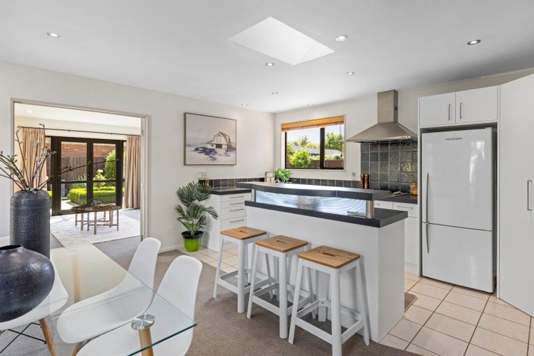 Photo of property in 15 Coolspring Way, Redwood, Christchurch, 8051