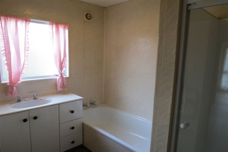 Photo of property in 48 Baylands Drive, Newlands, Wellington, 6037