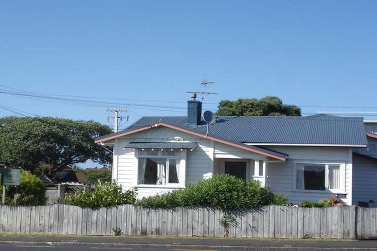 Photo of property in 26 Onewa Road, Northcote Point, Auckland, 0627