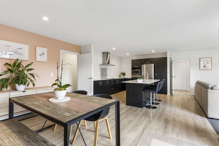 Photo of property in 11 Sauterne Road, Kumeu, 0810