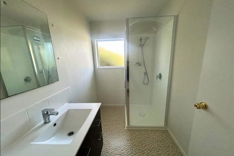 Photo of property in 100a Astley Avenue, New Lynn, Auckland, 0600