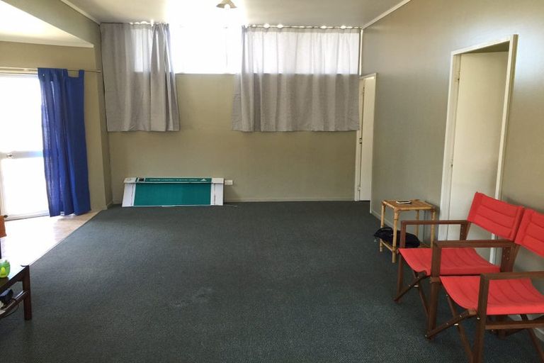 Photo of property in 17 Sylvan Crescent, Te Atatu South, Auckland, 0610