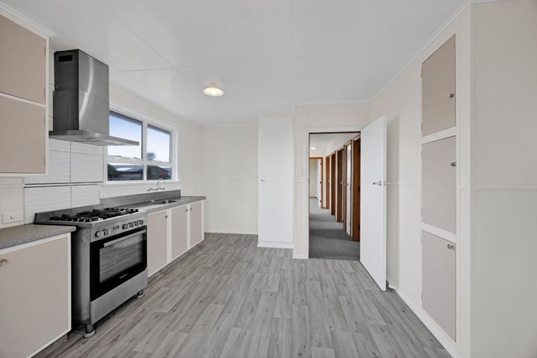 Photo of property in 18 Acourt Street, Hawera, 4610