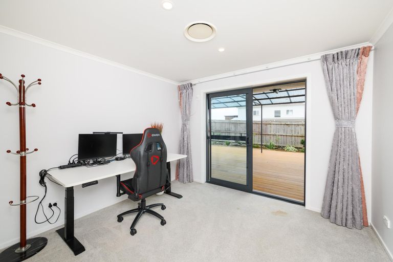 Photo of property in 55 Vaucluse Heights, Fitzherbert, Palmerston North, 4410