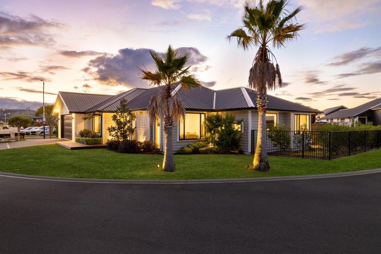 Photo of property in 1 Mida Close, Papamoa Beach, Papamoa, 3118