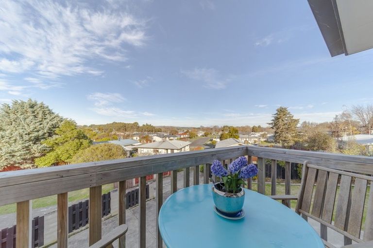 Photo of property in 10 Leeton Drive, Waipukurau, 4200