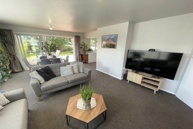 Photo of property in 6 Sevenoaks Drive, Bryndwr, Christchurch, 8053