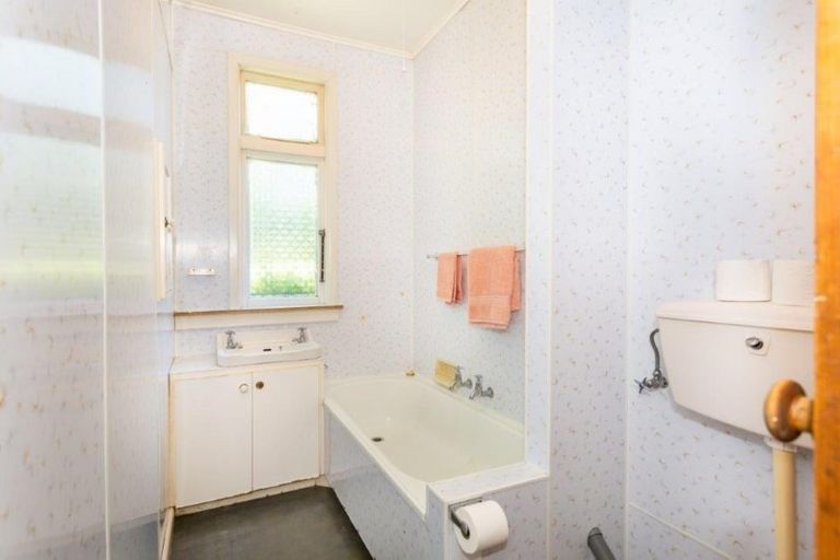 Photo of property in 16 Saint James Street, Southbridge, 7602