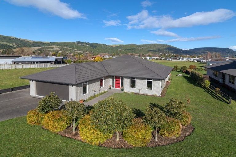 Photo of property in 19 Montgomery Crescent, Kinloch, Taupo, 3377