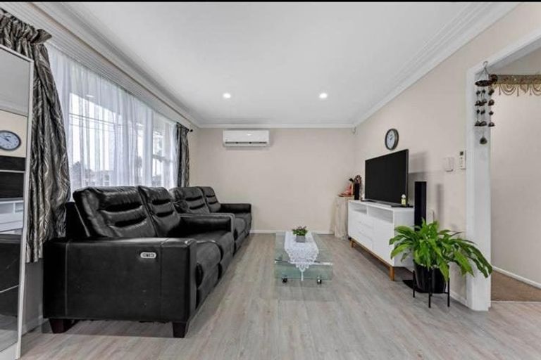 Photo of property in 1/87 Carruth Road, Papatoetoe, Auckland, 2025