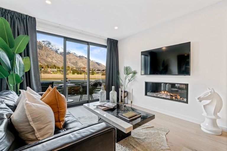 Photo of property in 51 Ryan Loop, Jacks Point, 9371