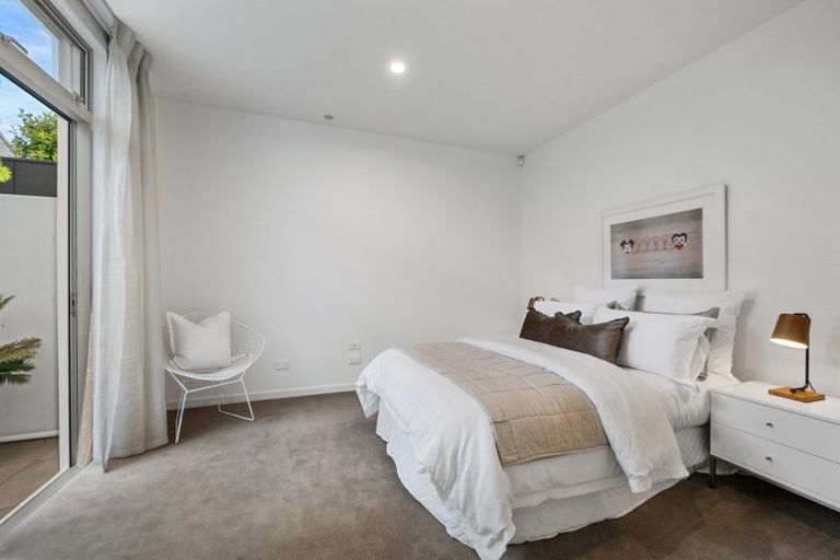 Photo of property in 8 Sylvan Park Avenue, Milford, Auckland, 0620