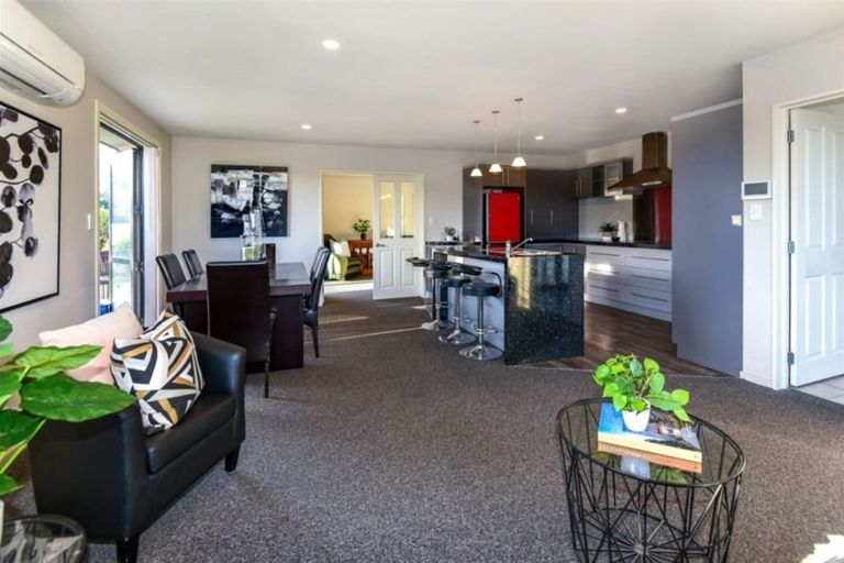 Photo of property in 94 Rothesay Road, Parklands, Christchurch, 8083