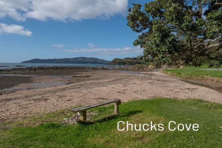 Photo of property in 46c Heretaunga Crescent, Cable Bay, 0420