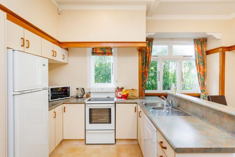 Photo of property in 19 Brightwater Terrace, Terrace End, Palmerston North, 4410