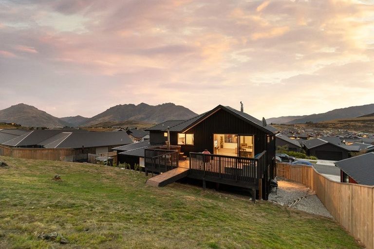 Photo of property in 31 Muster Road, Jacks Point, 9371