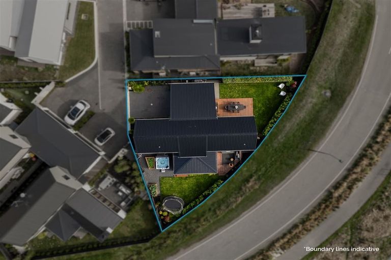 Photo of property in 5 Betty Roberts Lane, Cracroft, Christchurch, 8022