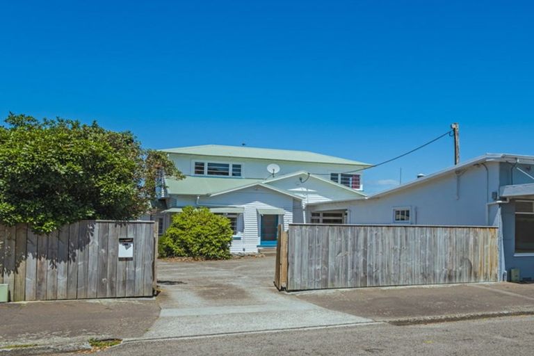 Photo of property in 64 Limbrick Street, Terrace End, Palmerston North, 4410