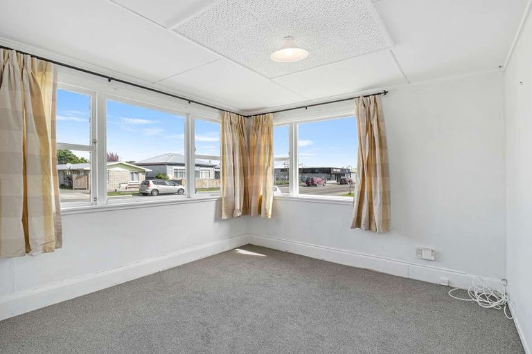 Photo of property in 21 Edgeware Road, Palmerston North, 4410