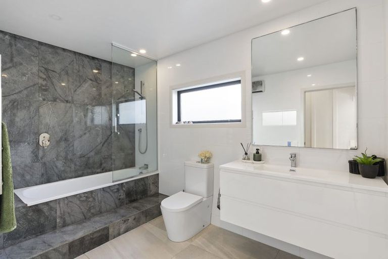 Photo of property in 24 Tiri Road, Milford, Auckland, 0620