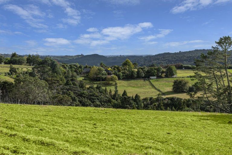 Photo of property in 13 Vaughans Road, Okura, Albany, 0792