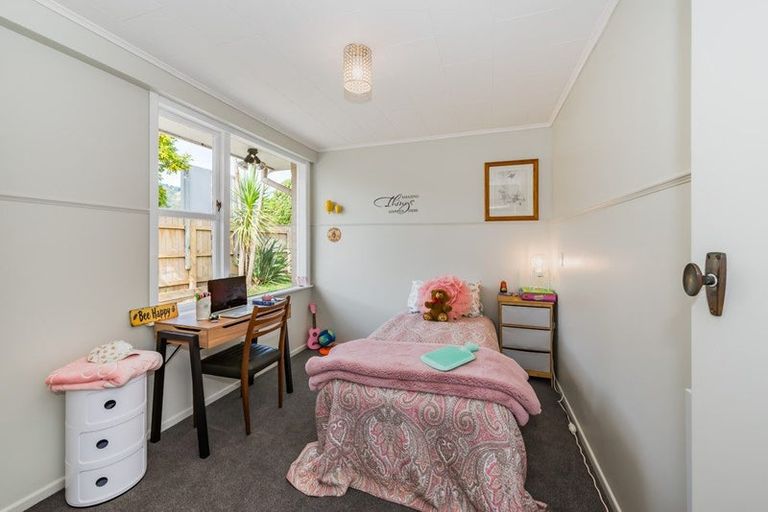 Photo of property in 18a Ngaio Road, Waikanae, 5036
