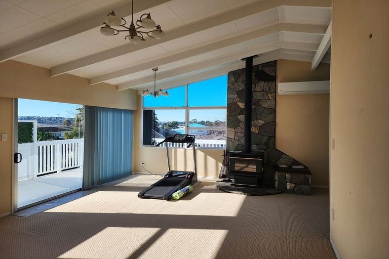 Photo of property in 24 Megan Avenue, Pakuranga Heights, Auckland, 2010