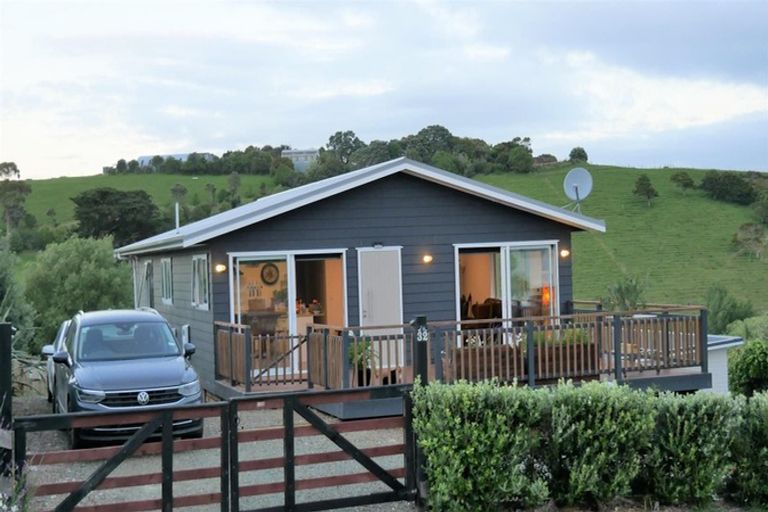 Photo of property in 32 Oxford Street, Whakapirau, Maungaturoto, 0583