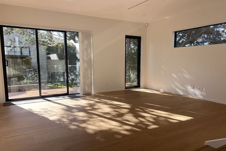 Photo of property in 4/41 Forrest Hill Road, Milford, Auckland, 0620