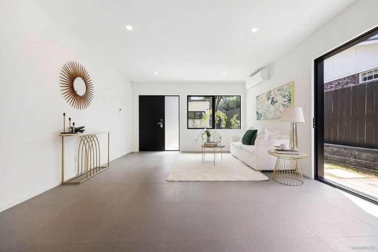 Photo of property in 11d Rene Place, Sunnyhills, Auckland, 2010