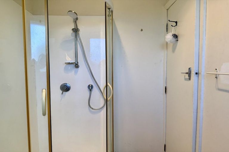 Photo of property in 2/17 Waimairi Road, Upper Riccarton, Christchurch, 8041