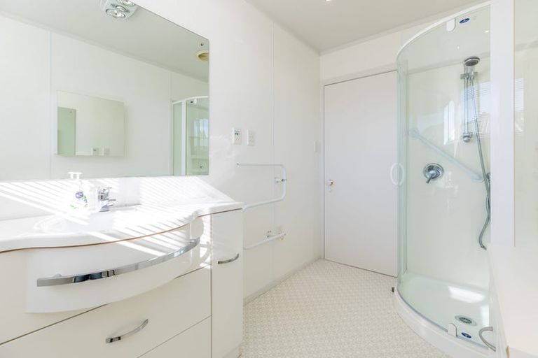 Photo of property in 1420 Whangaparaoa Road, Army Bay, Whangaparaoa, 0930