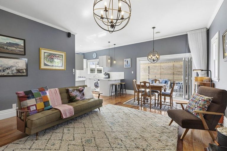 Photo of property in 31 Kapiti Crescent, Titahi Bay, Porirua, 5022