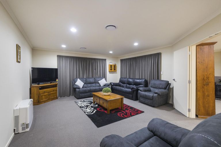 Photo of property in 53 Geneva Terrace, Kelvin Grove, Palmerston North, 4414