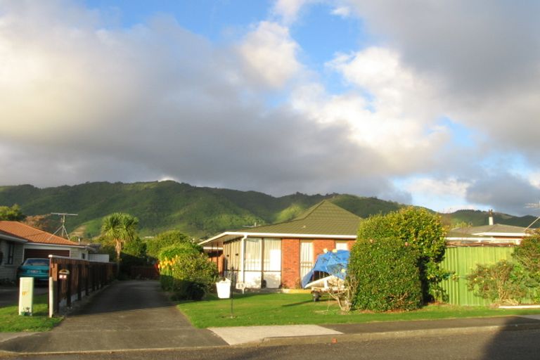 Photo of property in 13 Oriwa Street, Waikanae, 5036