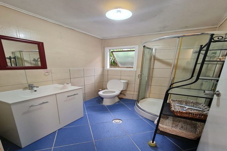 Photo of property in 15 Noeleen Street, Glenfield, Auckland, 0629