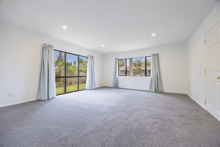 Photo of property in 5 Egret Court, Unsworth Heights, Auckland, 0632