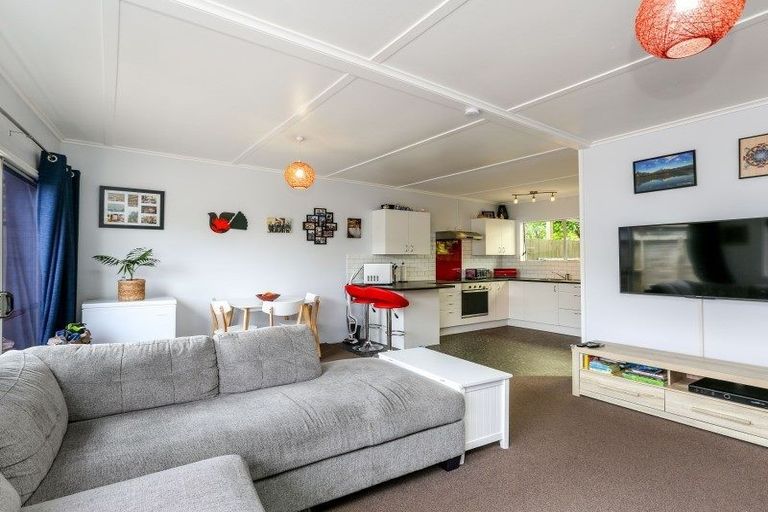 Photo of property in 48b Pitcairn Street, Oakura, 4314