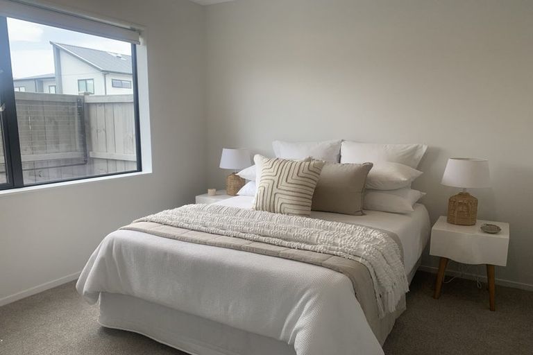 Photo of property in 2/18 Paraone Crescent, Takanini, 2112