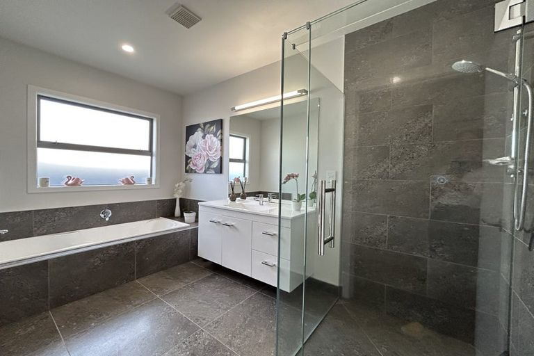 Photo of property in 72 Eriksen Road, Te Awa, Napier, 4110