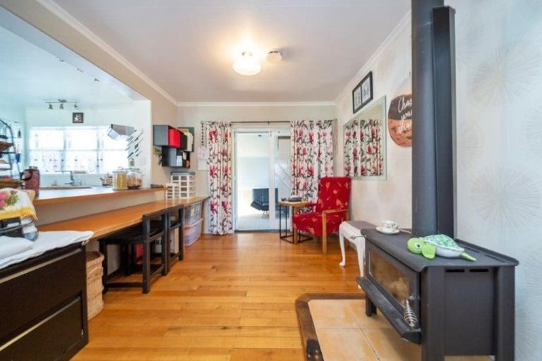 Photo of property in 86 South Road, Manaia, 4612