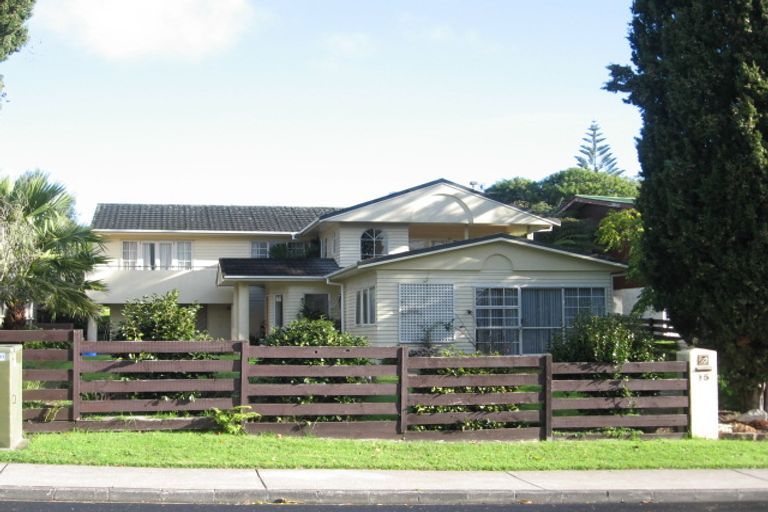 Photo of property in 15 Lawrence Crescent, Hillpark, Auckland, 2102