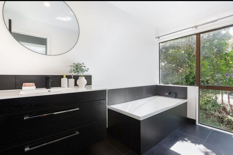 Photo of property in 50 Ferry Street, Seatoun, Wellington, 6022