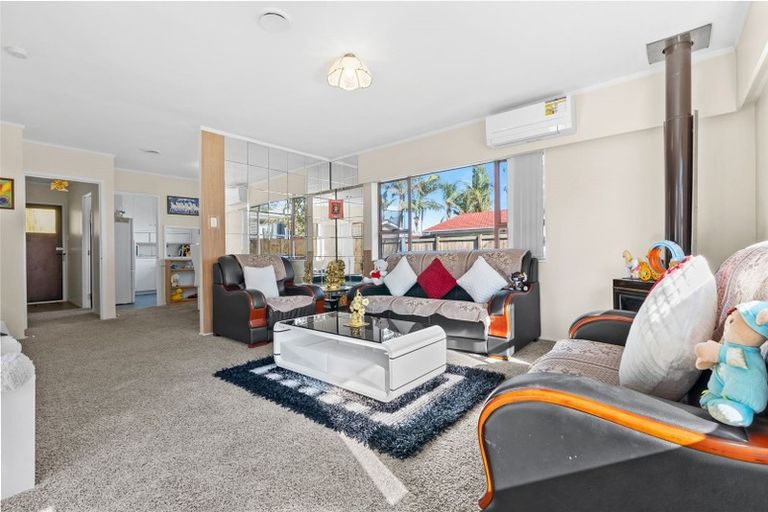 Photo of property in 2/461 Great South Road, Opaheke, Papakura, 2113