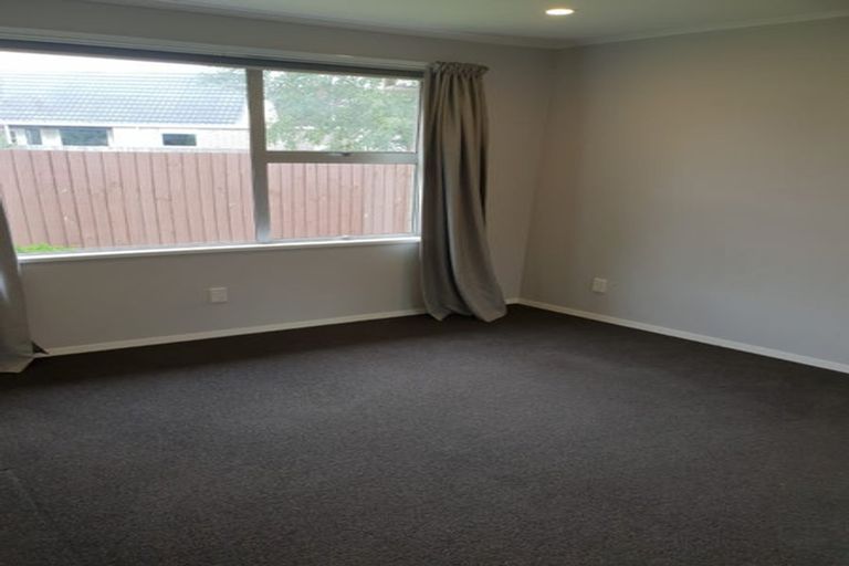 Photo of property in 8 Saunders Place, Redwood, Christchurch, 8051