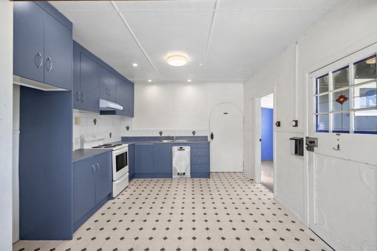 Photo of property in 14 Bertram Road, Kawakawa Bay, Papakura, 2585